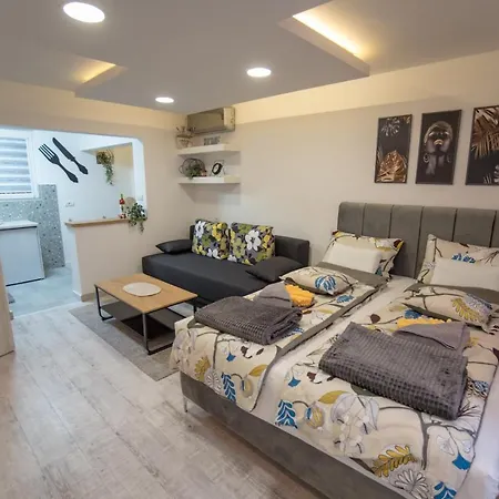Tanis Apartment