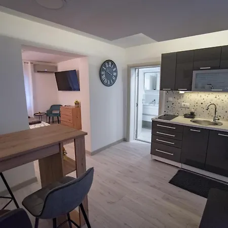 Tanis Apartment Ni